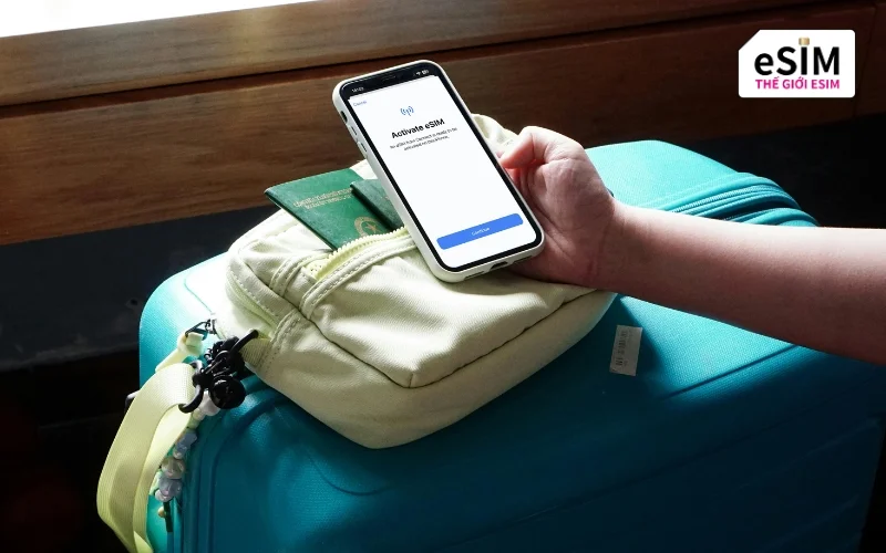eSIM du lịch gi&uacute;p kết nối internet nhanh, ổn định, tiết kiệm chi ph&iacute; v&agrave; kh&ocirc;ng lo roaming hay đổi SIM.